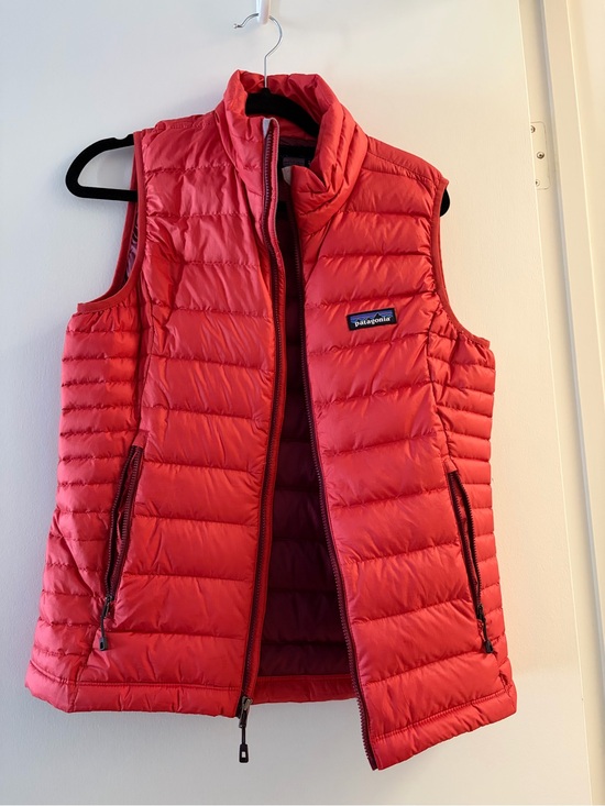 Patagonia Jackets & Blazers - Patagonia Women's Coral Red Quilted Down Vest